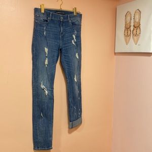 Size 8 long blue denim size ripped  jeans - really cute rolled up 🔝